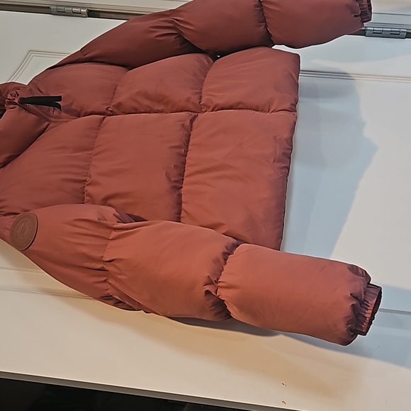 Fabletics Wander Cropped Puffer Jacket Cherry Mocha Adjustable Womens Medium - Picture 7 of 16